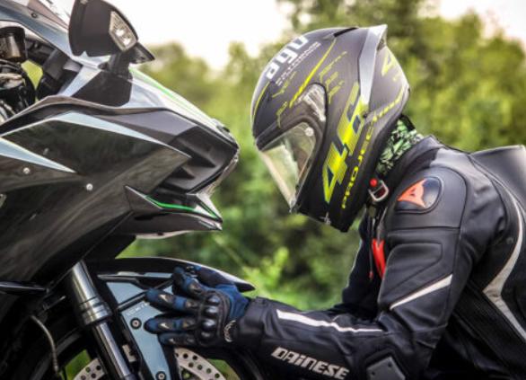 Ride Smart with the Ultimate Motorbike Gear Guide: Must-Have Essentials